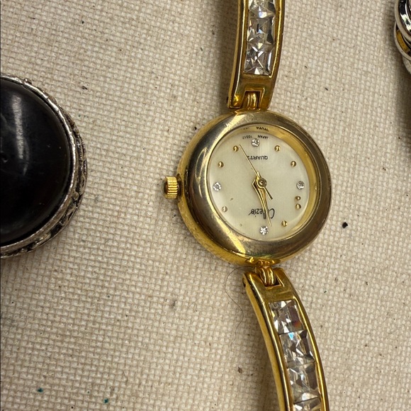 Ashley - Picture 2 of 2